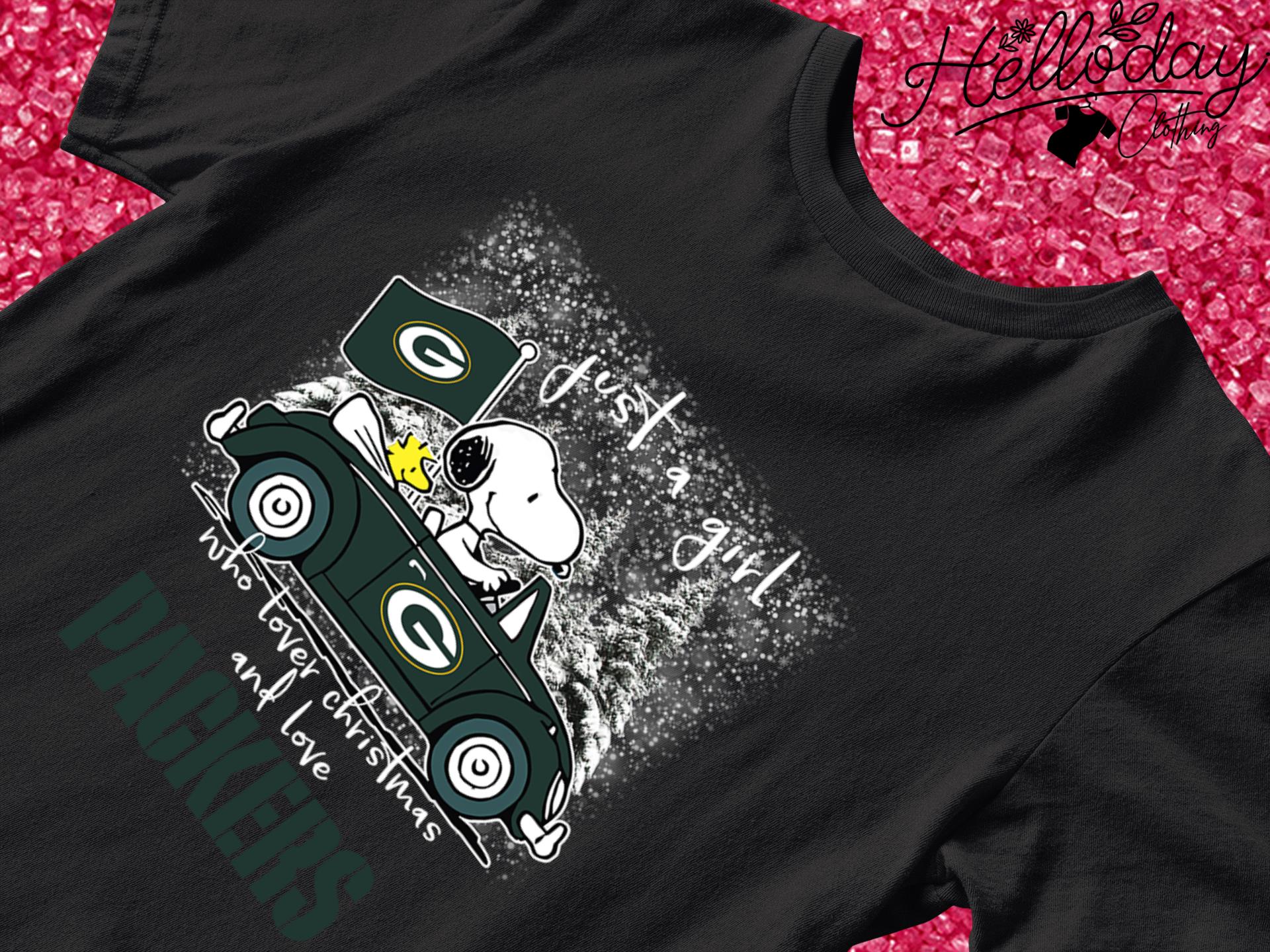 Snoopy just a girl who lover Christmas and love Green Bay Packers