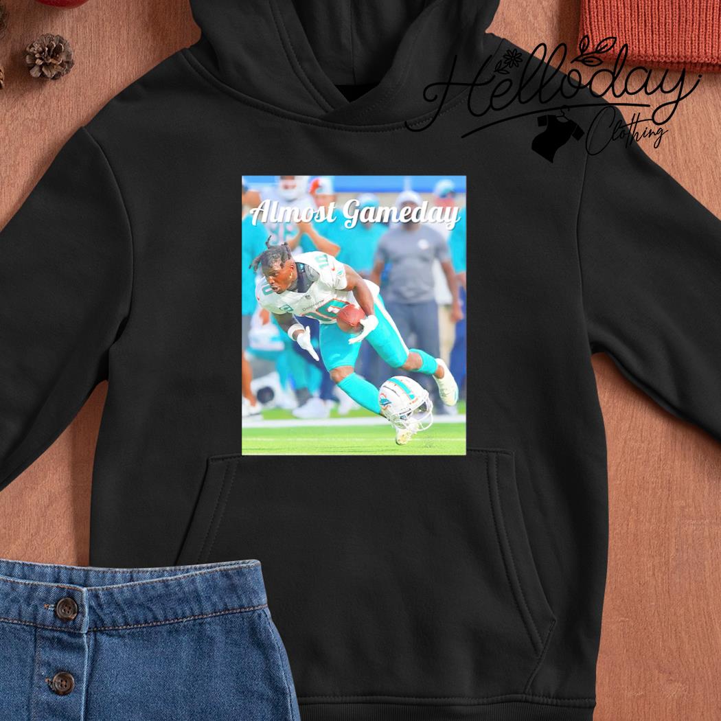 Tyreek Hill Miami Dolphins No Helmet shirt, hoodie, sweater, long sleeve  and tank top