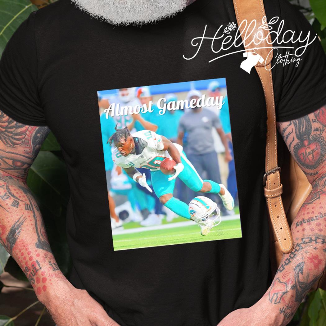 Tyreek Hill Miami Dolphins No Helmet shirt, hoodie, sweater, long sleeve  and tank top